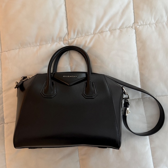 Givenchy Antigona Small Top-Handle Bag in Box Leather - Picture 3 of 4